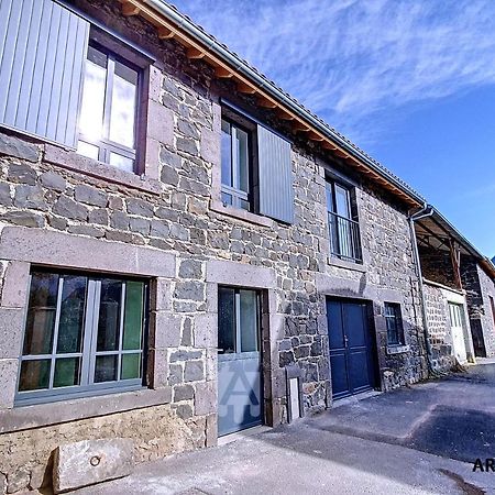 Gite Des Pierres Bleues Saint-Genes-Champanelle Exterior photo
